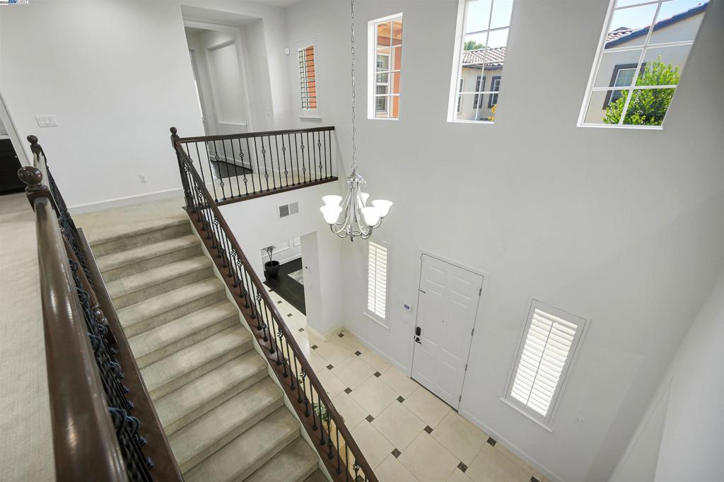 MOUNTAIN HOUSE - Residential