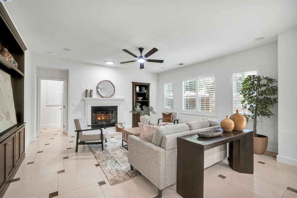 MOUNTAIN HOUSE - Residential