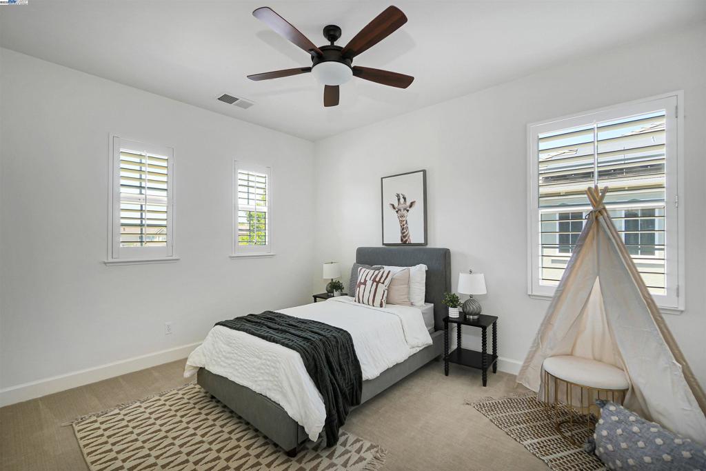 MOUNTAIN HOUSE - Residential