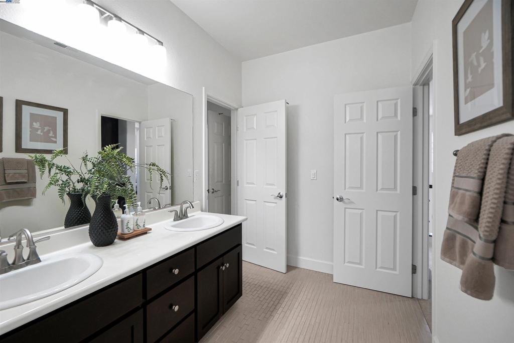 MOUNTAIN HOUSE - Residential