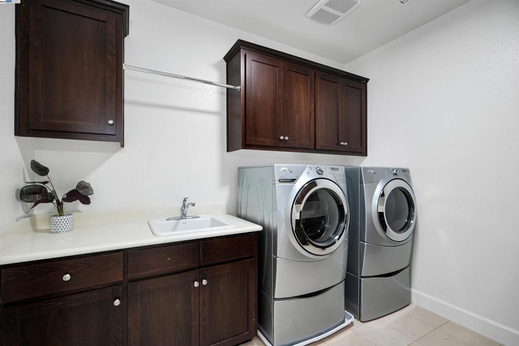 MOUNTAIN HOUSE - Residential