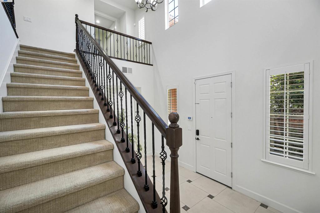 MOUNTAIN HOUSE - Residential