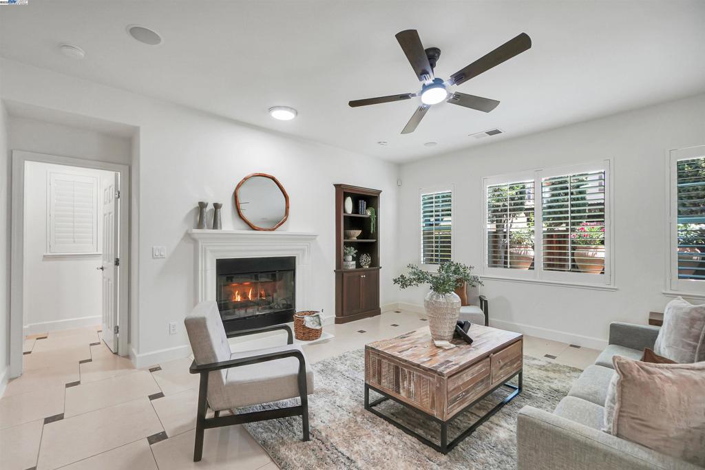 MOUNTAIN HOUSE - Residential