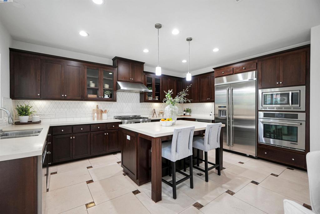 MOUNTAIN HOUSE - Residential