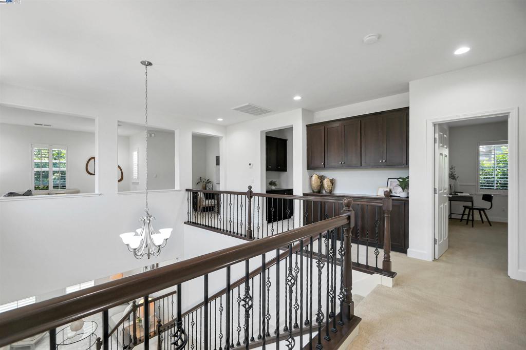 MOUNTAIN HOUSE - Residential