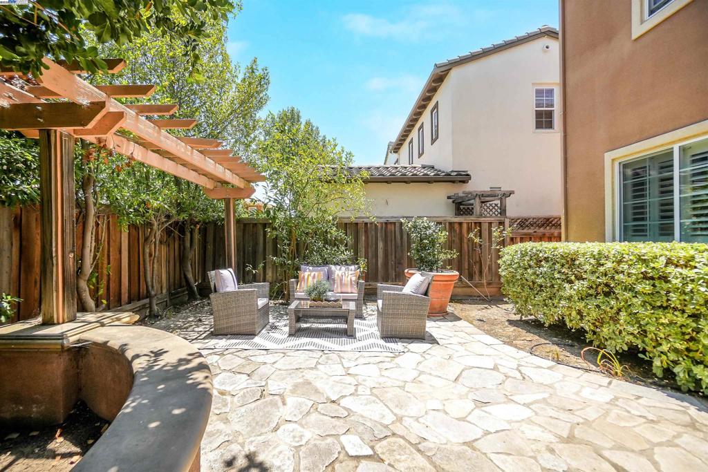 MOUNTAIN HOUSE - Residential