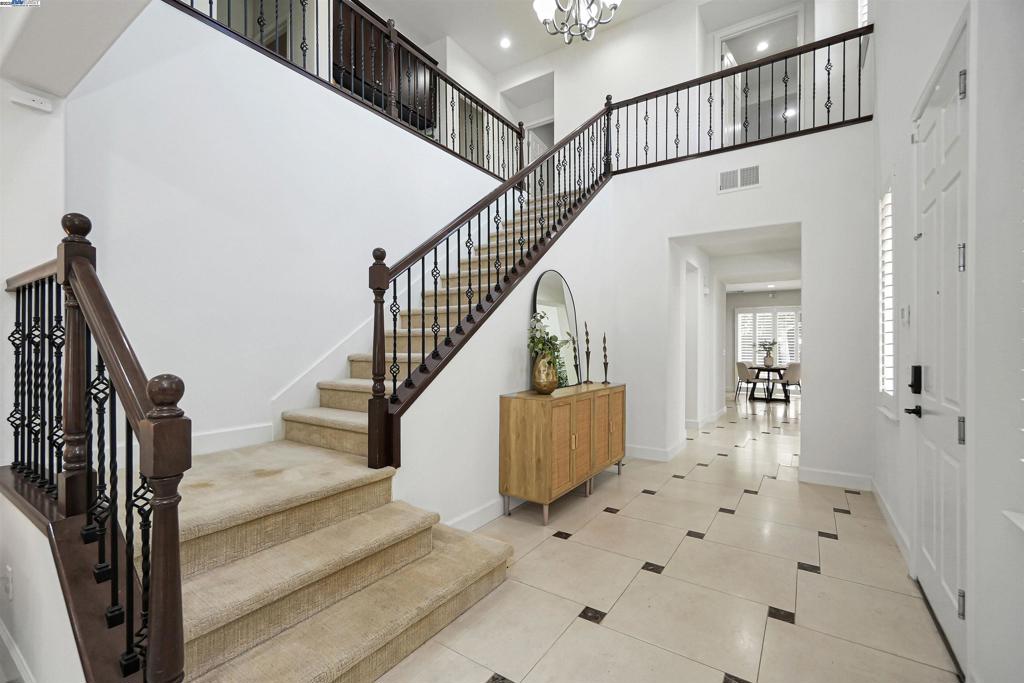 MOUNTAIN HOUSE - Residential