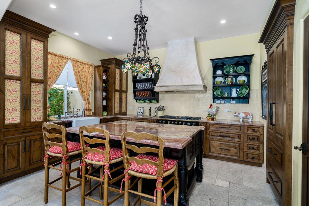 525 Indian Ridge Drive
