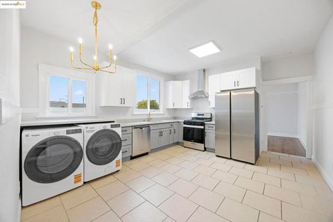 Photo of 685 37th Street St, Oakland, CA 94609 (MLS # 41117745)