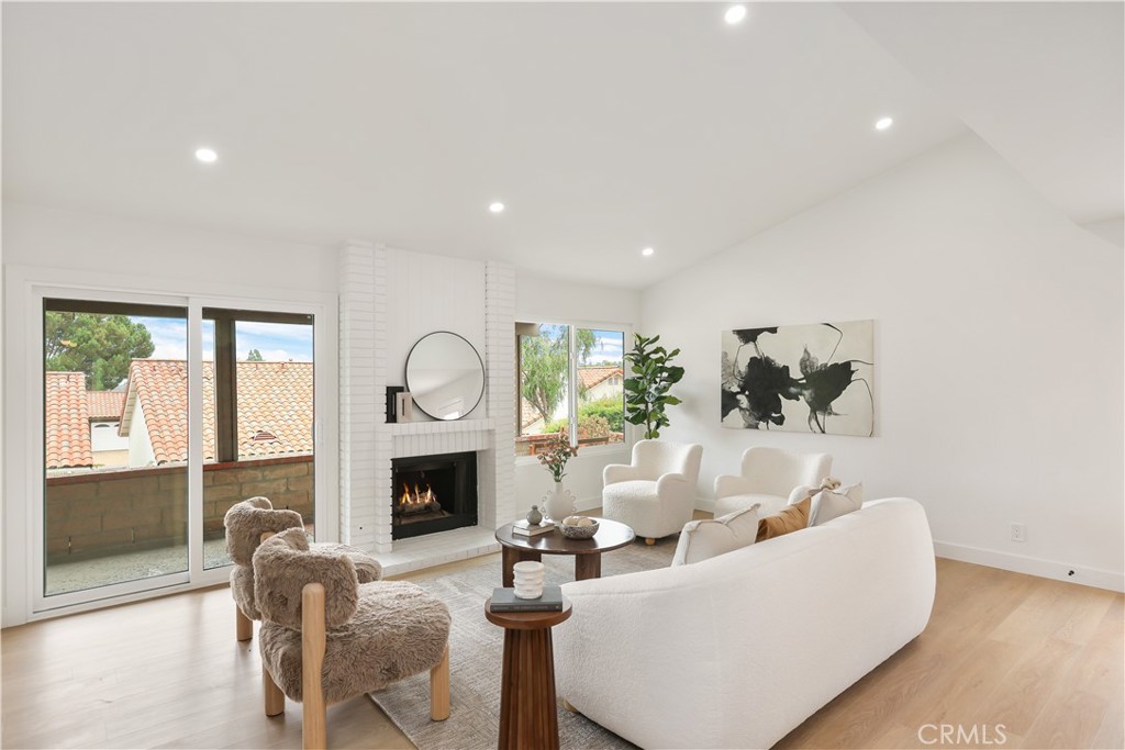 Casta Del Sol - Carmel (CR) - Residential