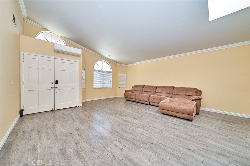 7145 N Muscatel