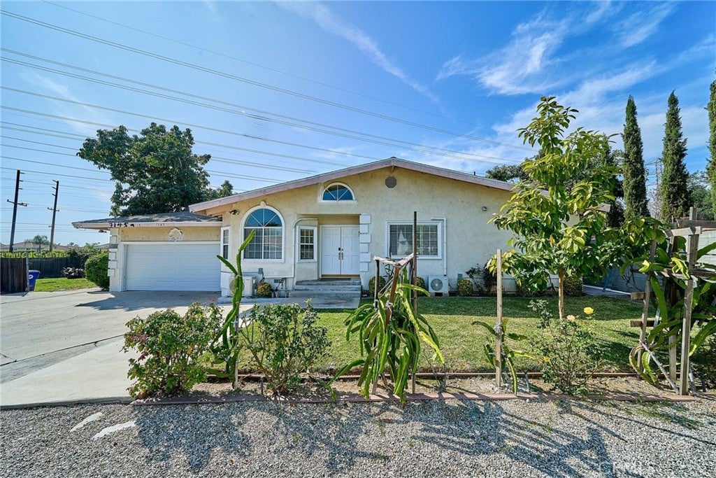 7145 N Muscatel