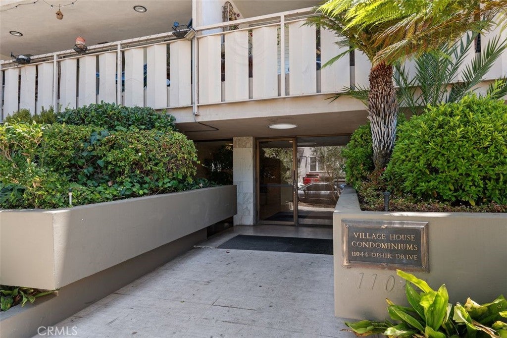 11044 Ophir DR 403, Los Angeles CA 90024