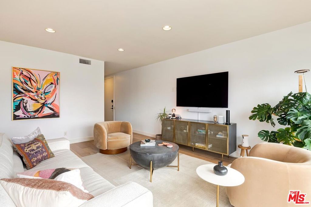 1115 S Elm Drive 411