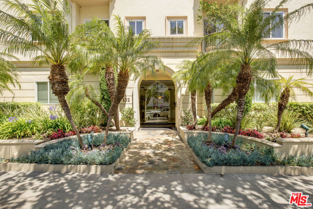 132 S Maple Drive 201