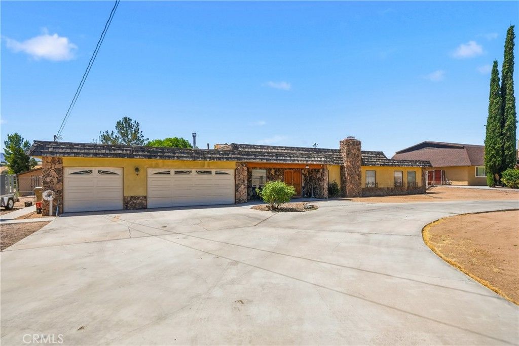Photo of 18621 Centennial Street, Hesperia, CA 92345 (MLS # IV26103936)