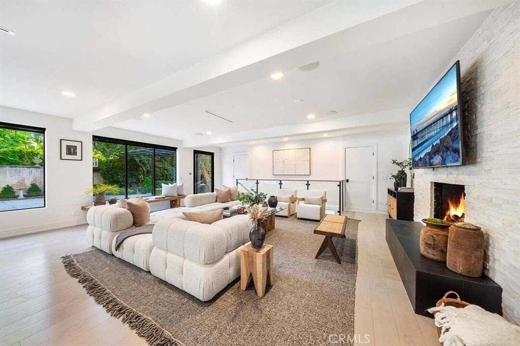 760 S San Rafael Avenue