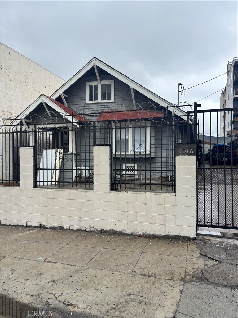 Charming 2BR 1BA Gated Duplex in the Heart of Koreatown. Discover comfort and convenience in this beautifully updated duplex, ideally located in the vibrant center of Koreatown, Los angeles. This bright and airy home features a spacious lay out with modern upgrades, including: Two private parking spaces behind a secure gated entry, stylish kitchen with tile floors, updated countertops, and ample cabinetry, split A/C units in both the living room and bedrooms for year-round comfort, hardwood and laminate flooring throughout- no carpet, washer/dryer hookups available, private front patio/balcony perfect for relaxing, enjoy unmatched walkability and access to the best of Koreatown - just minutes from Olympic Bl and Vermont Ave. You will find restaurants, cafes, grocery stores, and public transportation all nearby, centrally located, centrally located with easy access to Downtown LA, Hancock Park, and Mid-Wilshire.