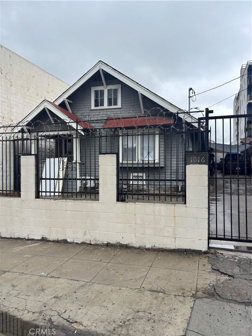 Charming 2BR 1BA Gated Duplex in the Heart of Koreatown. Discover comfort and convenience in this beautifully updated duplex, ideally located in the vibrant center of Koreatown, Los angeles. This bright and airy home features a spacious lay out with modern upgrades, including: Two private parking spaces behind a secure gated entry, stylish kitchen with tile floors, updated countertops, and ample cabinetry, split A/C units in both the living room and bedrooms for year-round comfort, hardwood and laminate flooring throughout- no carpet, washer/dryer hookups available, private front patio/balcony perfect for relaxing, enjoy unmatched walkability and access to the best of Koreatown - just minutes from Olympic Bl and Vermont Ave. You will find restaurants, cafes, grocery stores, and public transportation all nearby, centrally located, centrally located with easy access to Downtown LA, Hancock Park, and​​‌​​​​‌​​‌‌​​‌​​​‌‌​​​‌​​‌‌​​​‌​‌​​​‌‌​ Mid-Wilshire.