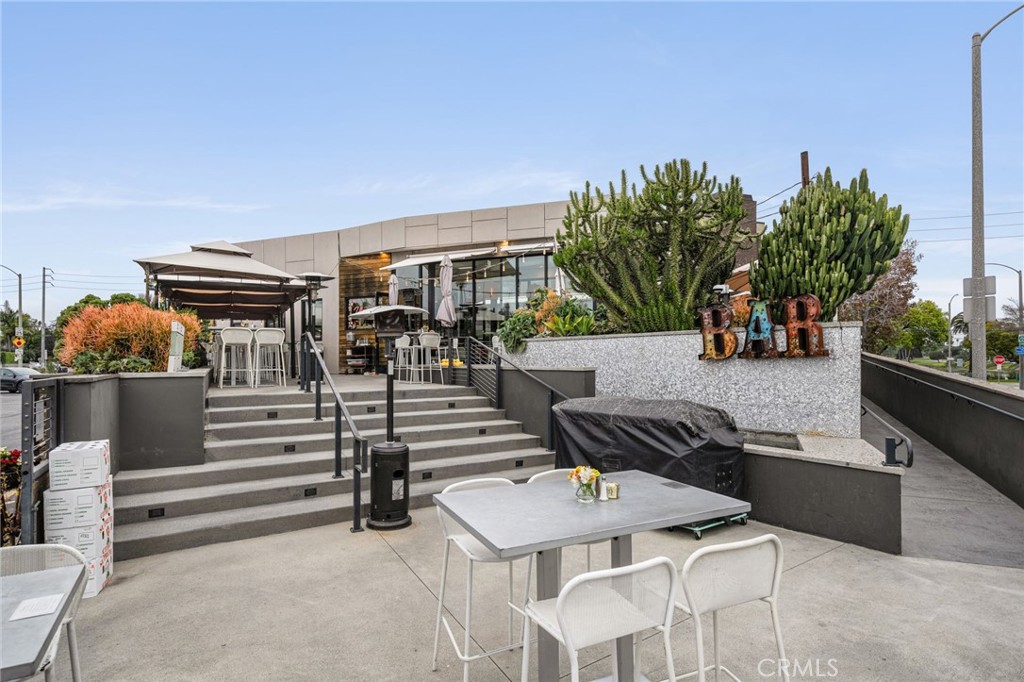 335 Nieto Avenue