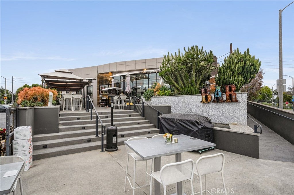 335 Nieto Avenue