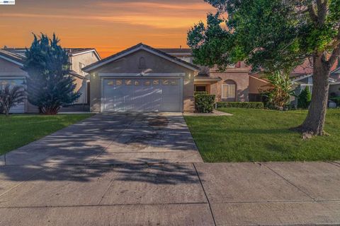Photo of 1110 Royal Blue Dr DR, Stockton, CA 95206 (MLS # 41136827)