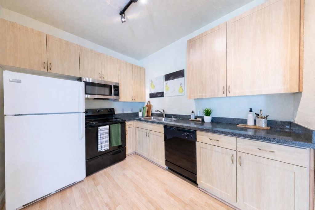 Photo of 1121 40th St #3202, Emeryville, CA 94608 (MLS # 41121064)