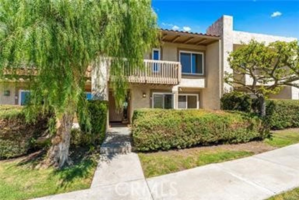 Photo of 15 Hilltop Cir, Rancho Palos Verdes, CA 90275 (MLS # TR26045011)