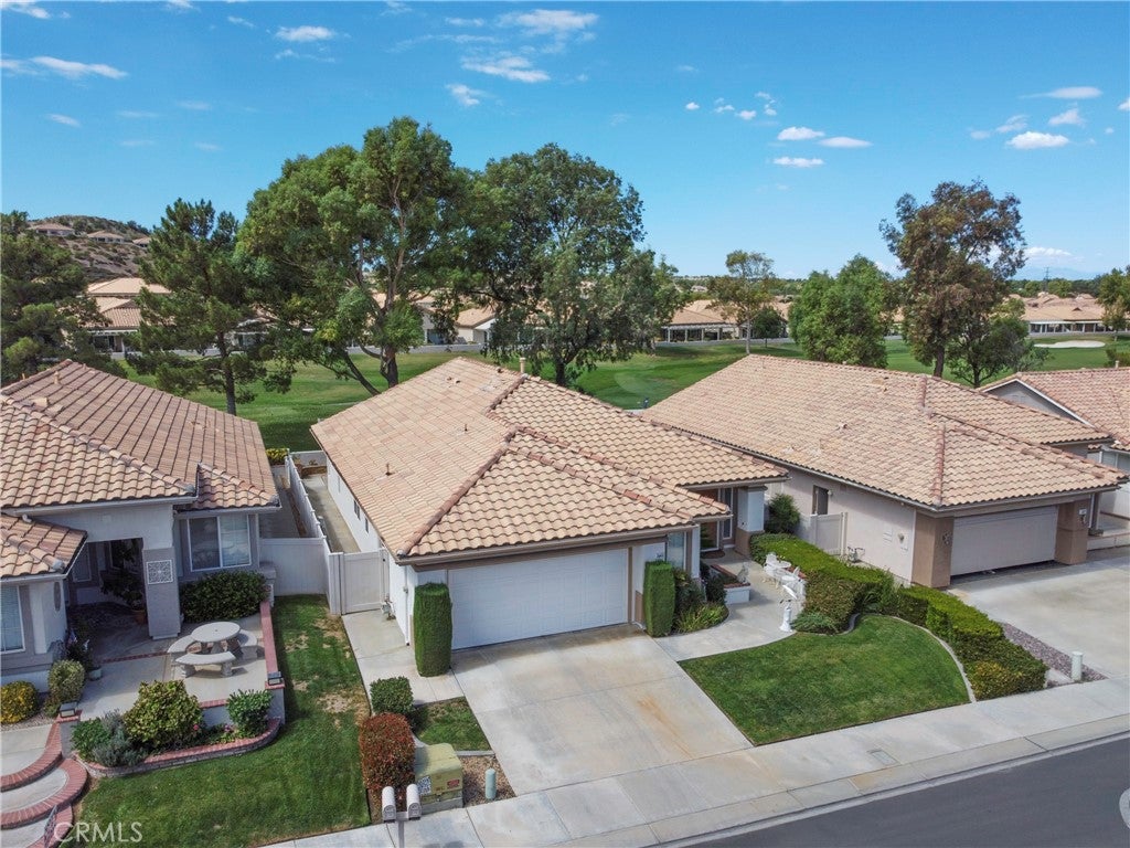 1725 Fairway Oaks Avenue