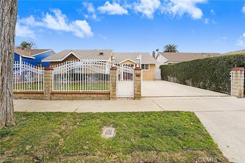 Photo of 19530 Enadia, Reseda, CA 91335 (MLS # SR26027216)