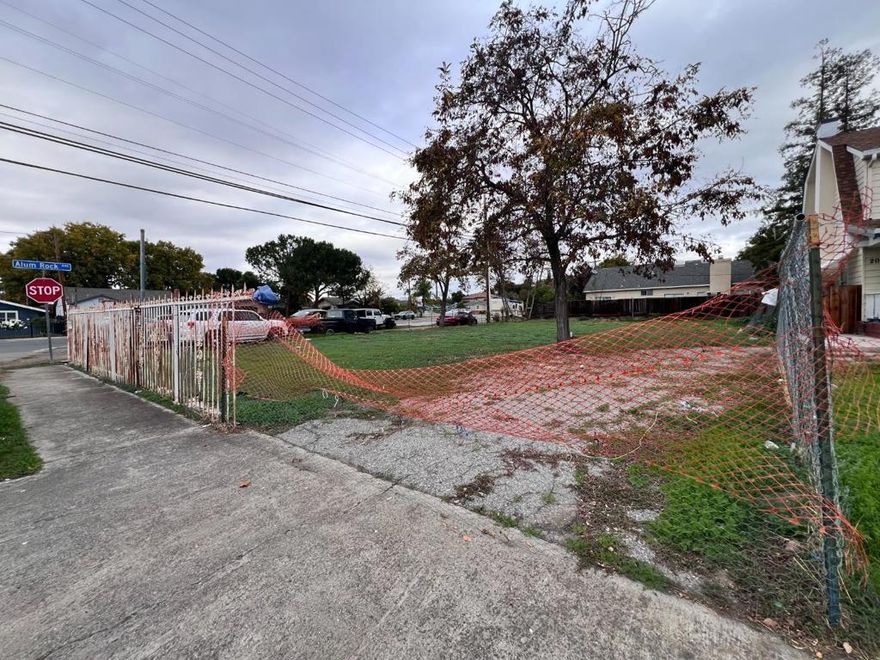 Build Your Dream Home! This flat residential lot in the heart of San Jose offers an excellent opportunity to create your ideal residence. Surrounded by established neighbors, according to city guidelines, a home of up to approximately 2,500 sq. ft. may be possible (buyer to verify). Utilities are available at the street. Bring your vision to life and make this property your dream home site!