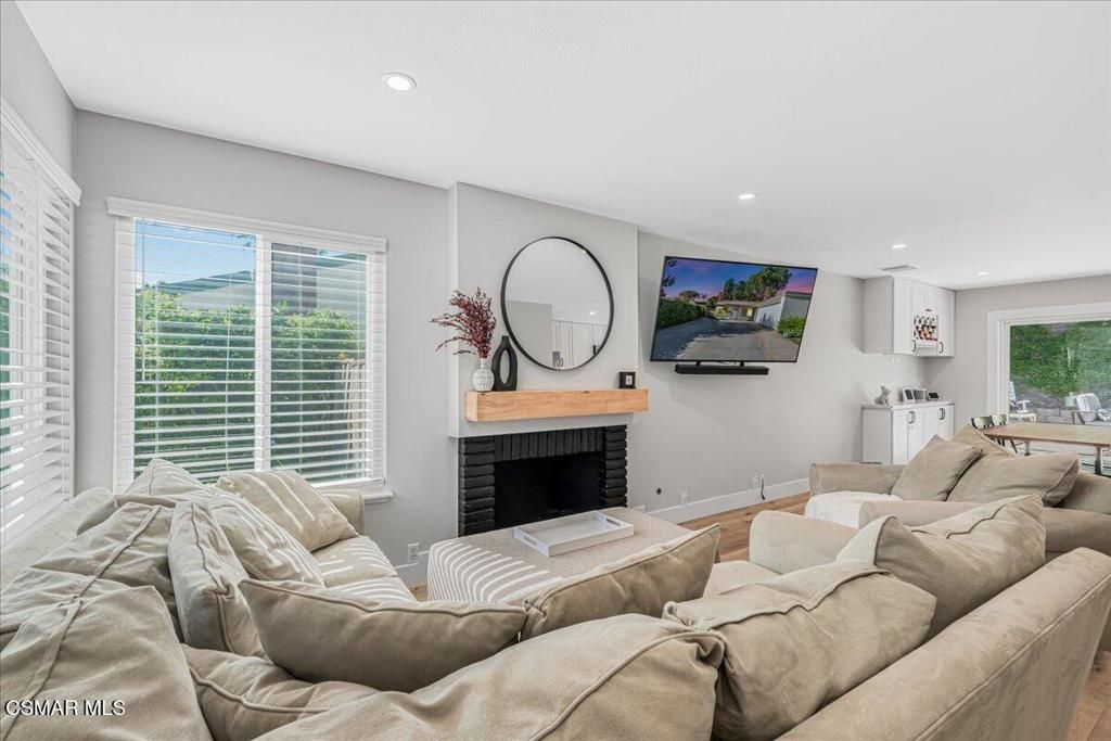 Photo of 2681 Briarwood Place, Thousand Oaks, CA 91362 (MLS # 225005171)