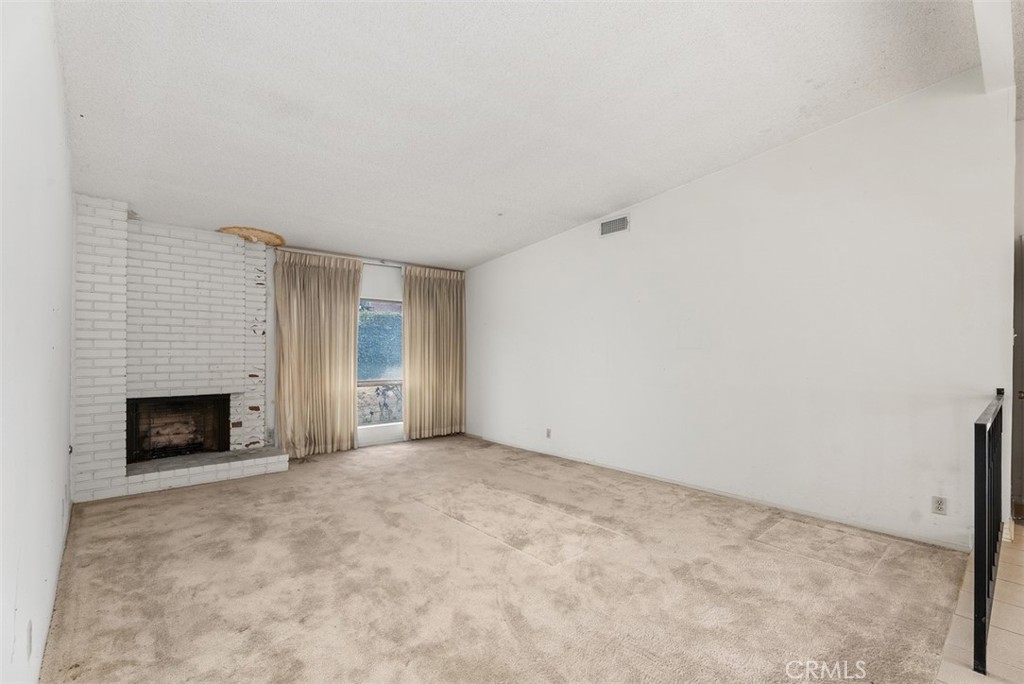 2517 E Gelid Avenue