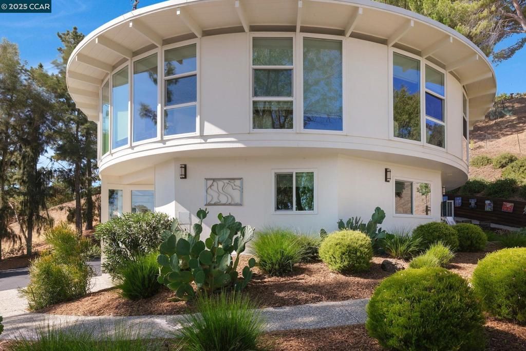 Photo of 1874 Meadow Ln Ln, Walnut Creek, CA 94595 (MLS # 41113450)