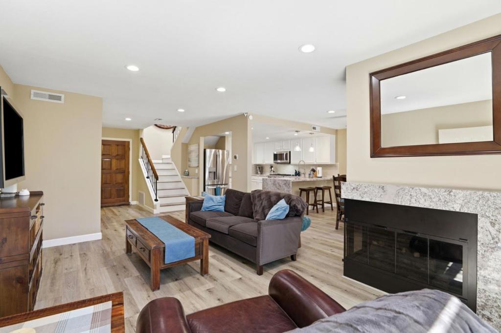 1919 Mountain Creek Court