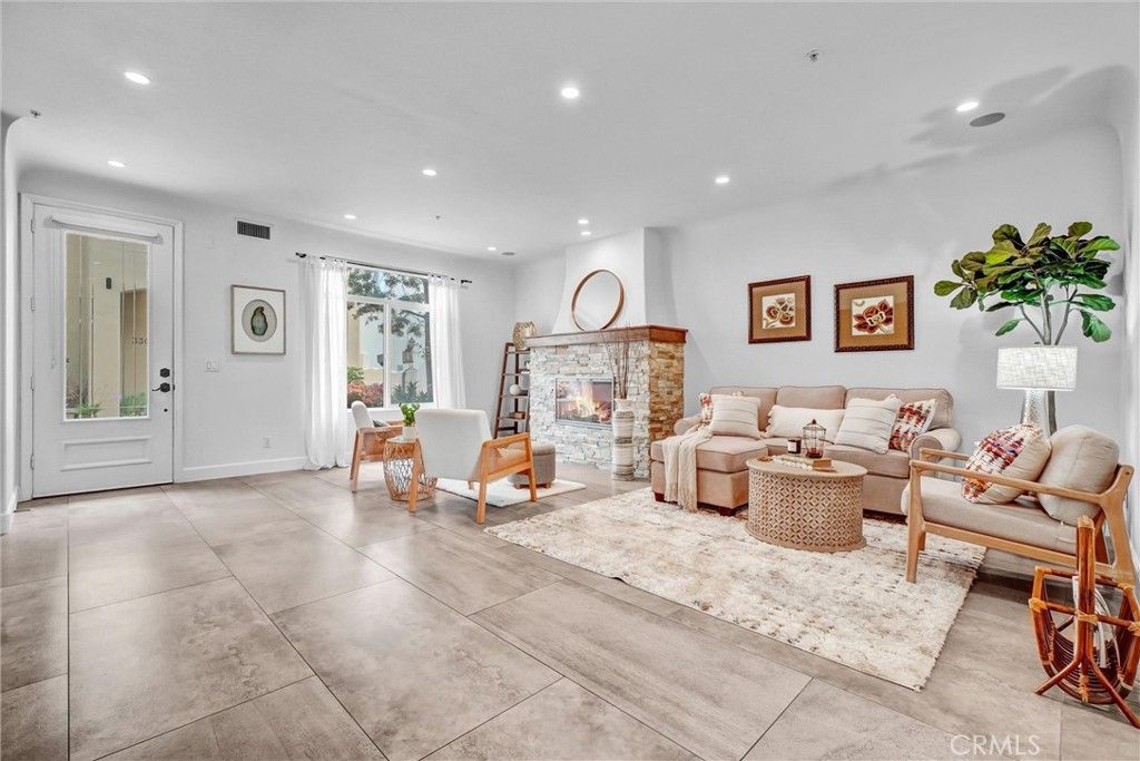 Photo of 308 5th St, Huntington Beach, CA 92648 (MLS # OC26091268)