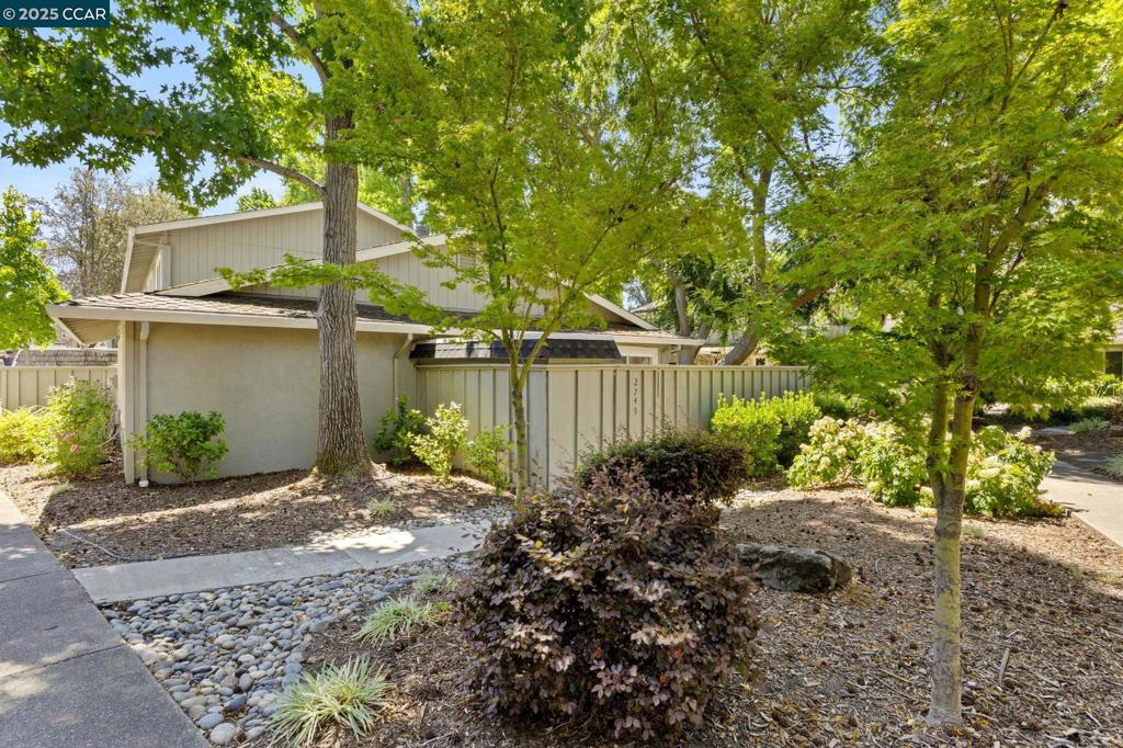 TWIN CREEK - Residential