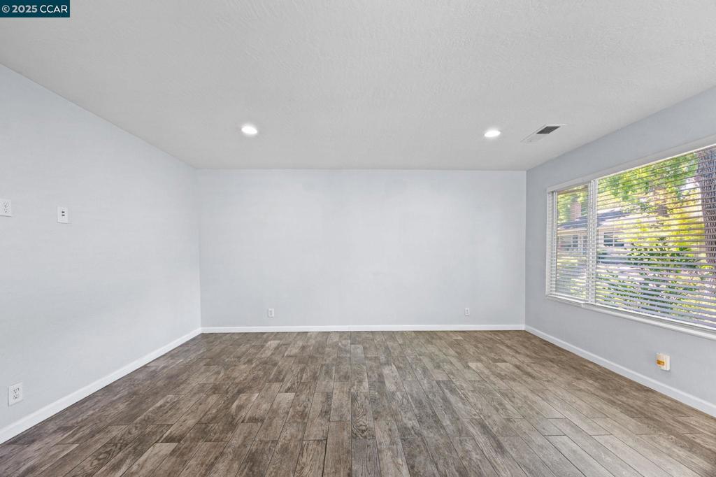 TWIN CREEK - Residential