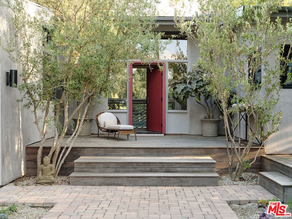 Photo of 6738 Wildlife Road, Malibu, CA 90265 (MLS # 25601615)