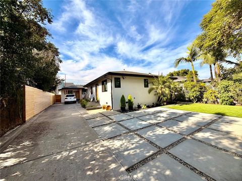 Photo of 3007 3009 S Hobart Blvd, Los Angeles, CA 90018 (MLS # DW25269774)