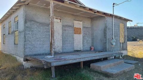 Photo of 1416 W Broadway Street, Needles, CA 92363 (MLS # 25531527)