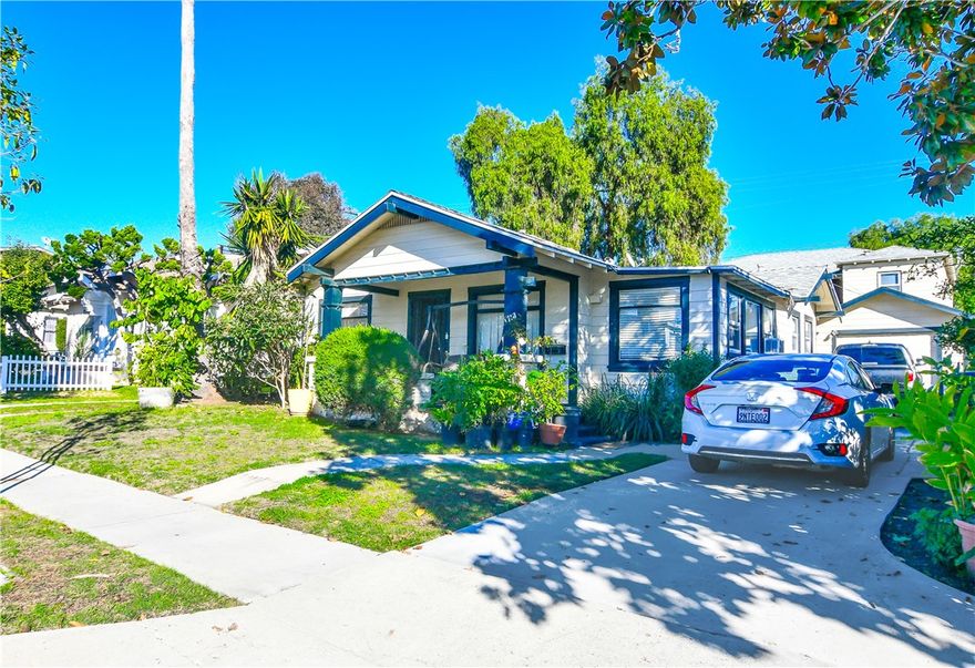 Pleased to present the opportunity to acquire The Freeman Triplex in Long Beach. Located in Eastside Long Beach, the property consists of a three bedroom home, two bedroom unit, and one bedroom unit. Tenants appreciate garage parking, central courtyard, and close proximity to the amenities available at the Traffic Circle. The property's ideally located just minutes away from Cal State Long Beach as well as the restaurants and entertainment options in Belmont Shore making this an ideal asset for consistent cash flow with future upside.