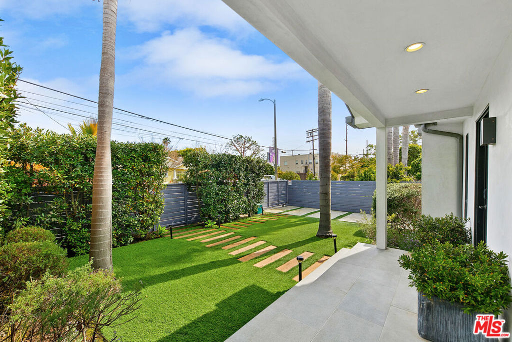 1025 Nowita Place