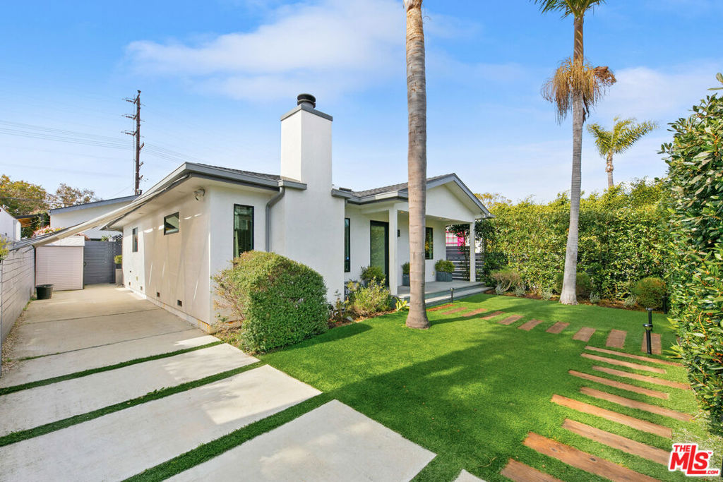 1025 Nowita Place
