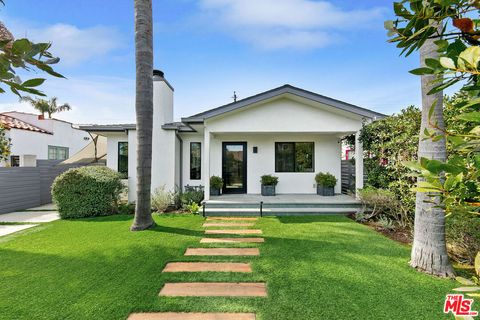 Photo of 1025 Nowita Place, Venice, CA 90291 (MLS # 26672619)