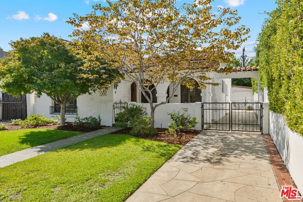 Photo of 2147 Malcolm Avenue, Los Angeles, CA 90025 (MLS # 25602589)