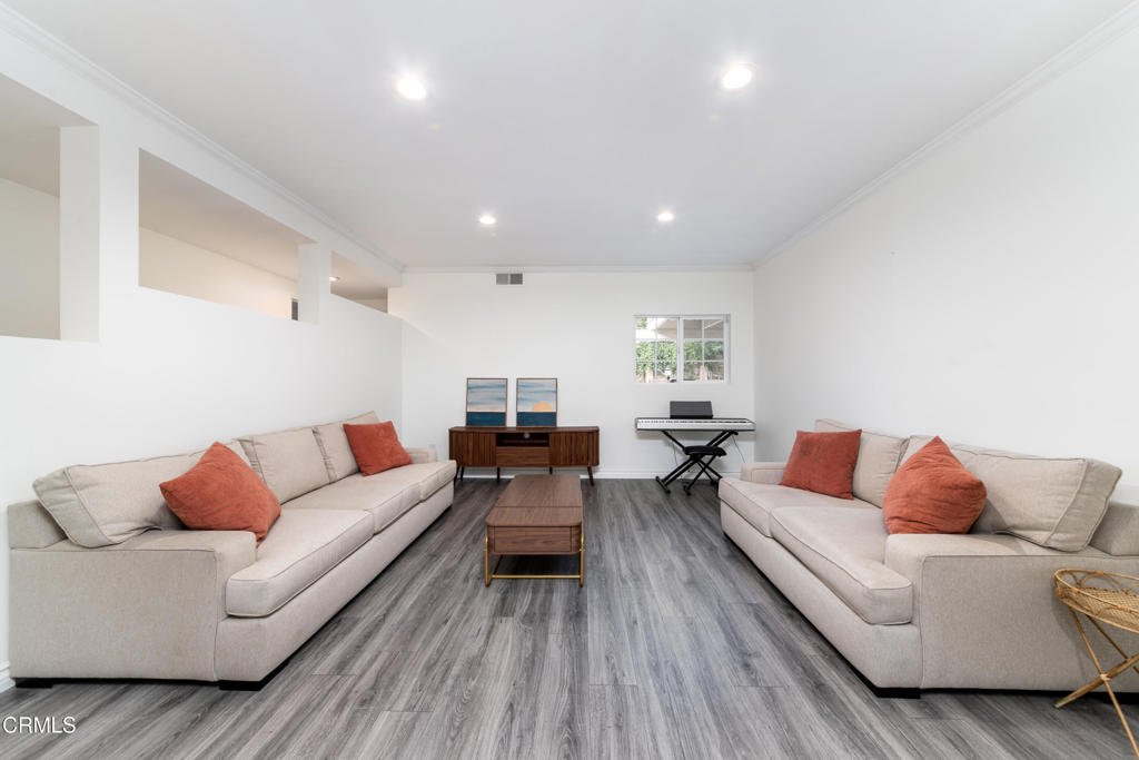 10037 Sunnybrae Avenue