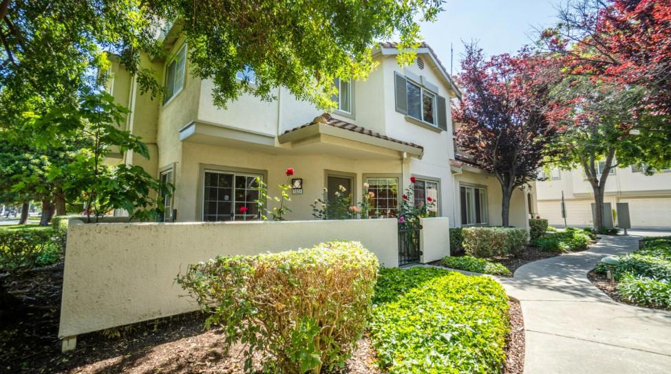 Much cherished Mediterranean-style townhome in a walkable North Valley community is available for you to love! Valuable corner unit location ensures that this home's front patio remains cool and shaded even during summer. Inside, an open floor plan allows for great air circulation while oversized windows provide sunlight and bring the outdoor views in. A separate family room/kitchen combo is ideal for cozy evenings where everyone can gather around and enjoy a meal as soon as it is prepared. Tile-finished countertops and oak wood cabinets along with the color-matched appliances create a sleek and functional kitchen that is easy to maintain. Upstairs are three well-proportioned bedrooms, each with its own built-in wardrobe. The master bedroom features an ensuite bath with a lovely soak tub and a walk-in closet with shelving. This home is in a safe and quiet neighborhood with access to a community pool and spa. Centrally located, it is close to 101, 880, 680 & 237, and is within walking distance to shops and restaurants like Costco, Ranch 99, Starbucks, and Kinko's. Top employers including Paypal & Cisco are all less than 7 miles away. Pet Friendly Pet Deposit - $500