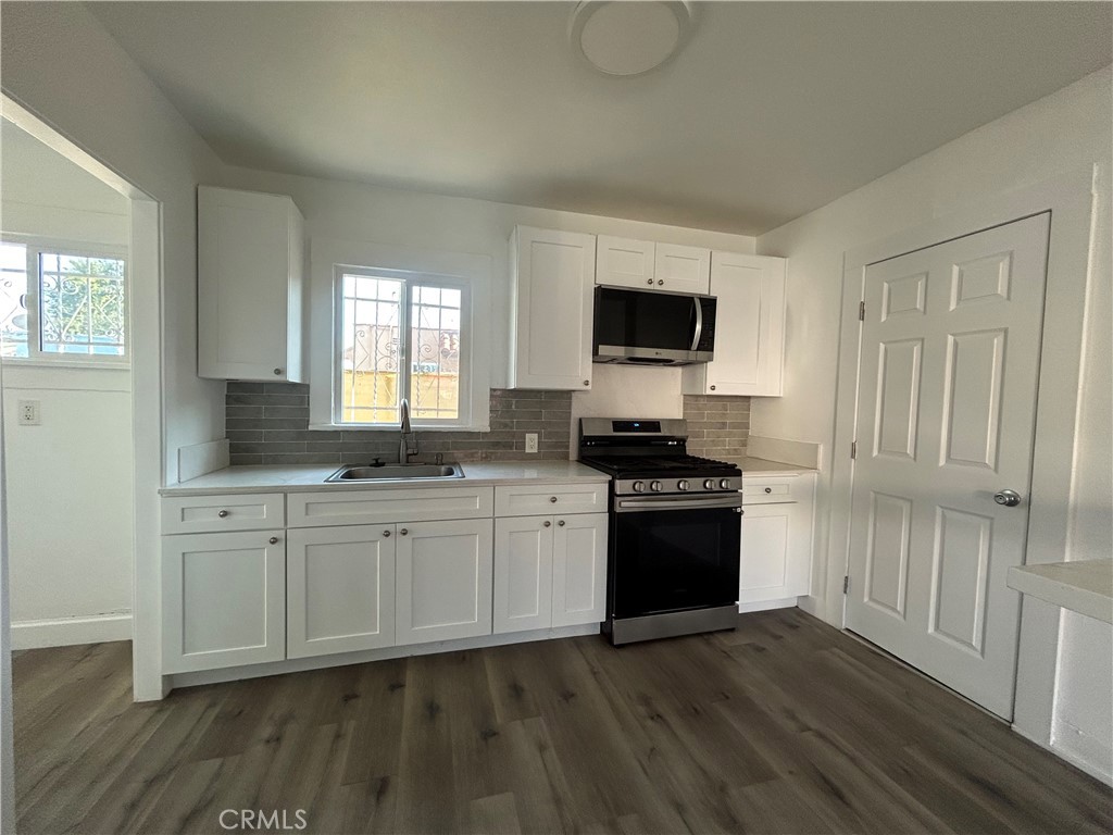 Discover the comfort and charm of this lovely home. Enjoy your own private patio — an ideal space for morning coffee or evening gatherings.
A must-see property that’s sure to impress!