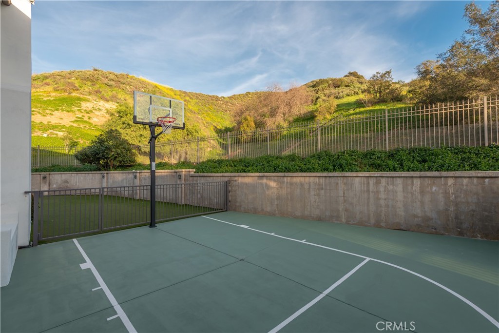 Calabasas, California, 91302, United States, 5 Bedrooms Bedrooms, ,5 BathroomsBathrooms,Residential,Active,2018420